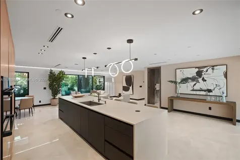 20020 NE 21st Court Miami FL 33179