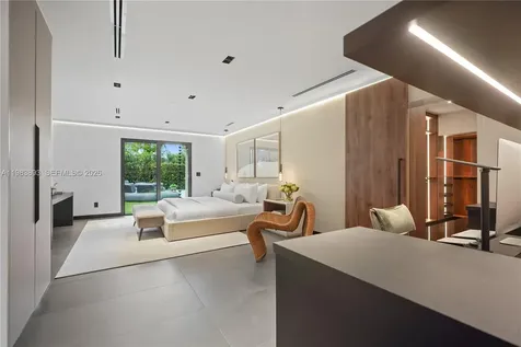 20020 NE 21st Court Miami FL 33179