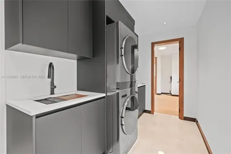 20020 NE 21st Court Miami FL 33179
