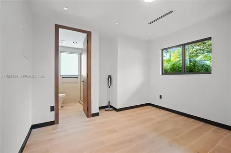 20020 NE 21st Court Miami FL 33179