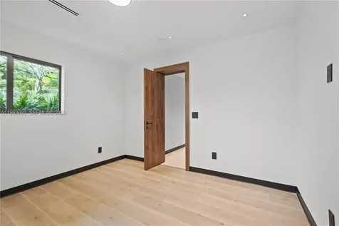 20020 NE 21st Court Miami FL 33179