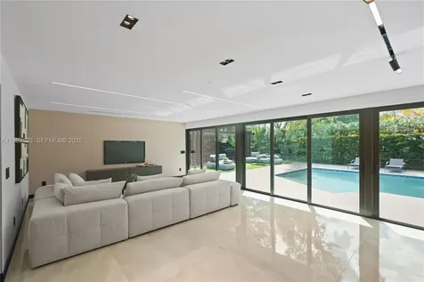 20020 NE 21st Court Miami FL 33179