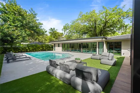 20020 NE 21st Court Miami FL 33179