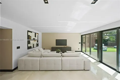 20020 NE 21st Court Miami FL 33179