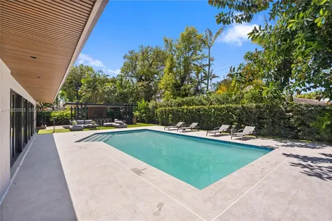 20020 NE 21st Court Miami FL 33179