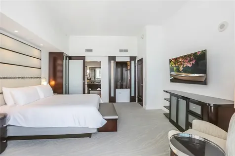 4391 Collins Avenue Miami Beach FL 33140