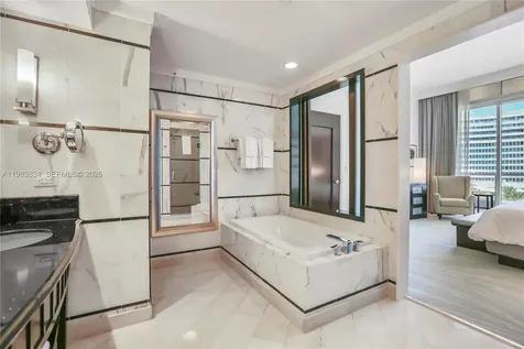 4391 Collins Avenue Miami Beach FL 33140