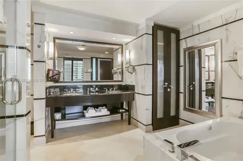 4391 Collins Avenue Miami Beach FL 33140