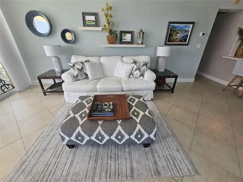 2501 S Ocean Drive Hollywood FL 33019