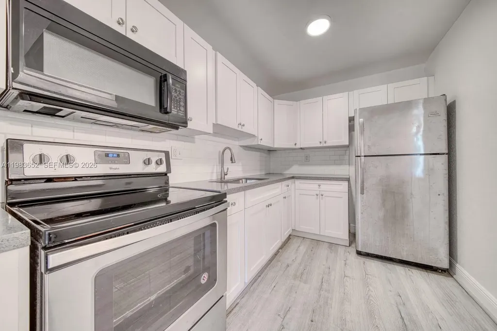 9459 SW 76th Street Miami FL 33173