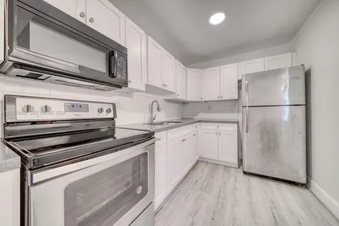 9459 SW 76th Street Miami FL 33173