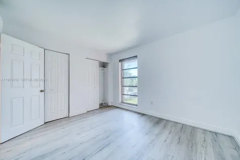 9459 SW 76th Street Miami FL 33173