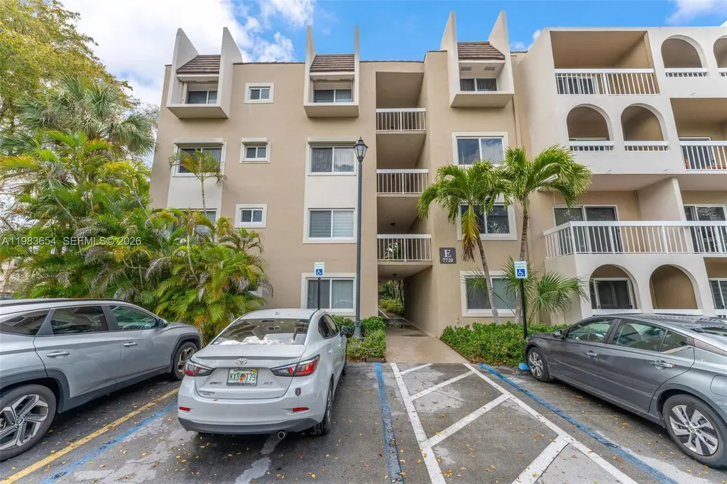7722 Camino Real Miami FL 33143