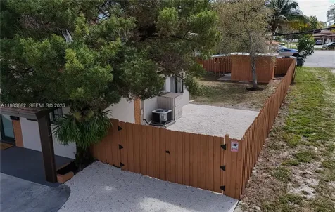 654 NW 45th Street Oakland Park FL 33309