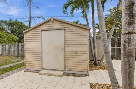 2485 NE 214th Street Miami FL 33180