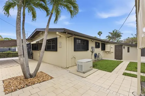 2485 NE 214th Street Miami FL 33180