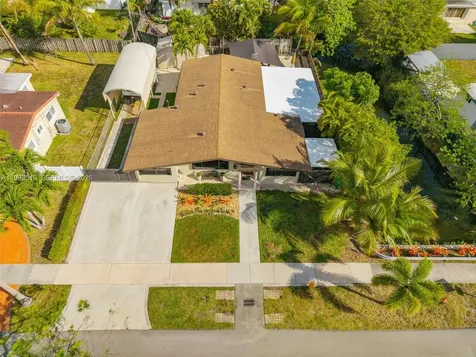2485 NE 214th Street Miami FL 33180