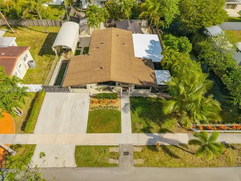 2485 NE 214th Street Miami FL 33180