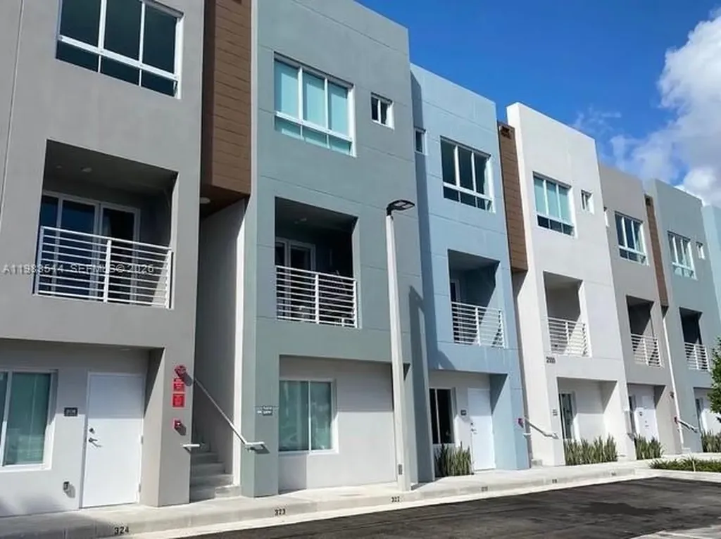 2555 NE 193rd Street Miami FL 33180