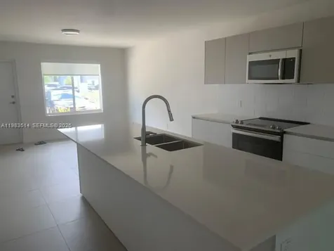 2555 NE 193rd Street Miami FL 33180
