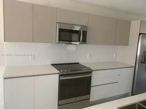 2555 NE 193rd Street Miami FL 33180