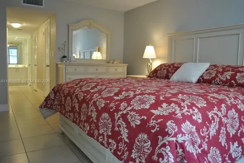 6039 Collins Avenue Miami Beach FL 33140