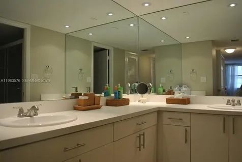 6039 Collins Avenue Miami Beach FL 33140