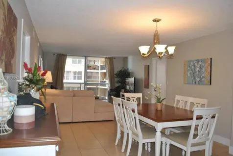 6039 Collins Avenue Miami Beach FL 33140