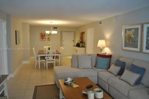 6039 Collins Avenue Miami Beach FL 33140