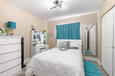 2419 NW 101st Street Miami FL 33147
