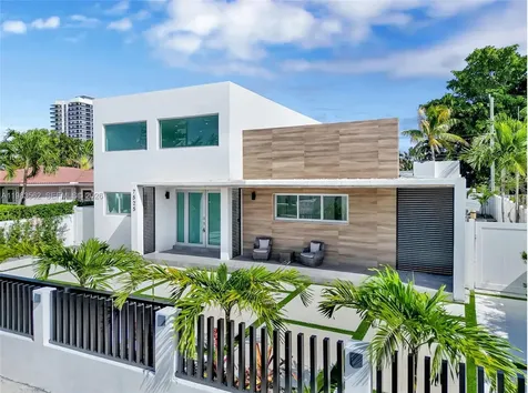 7525 Buccaneer Avenue North Bay Village FL 33141