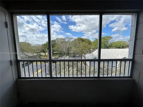 2811 N Oakland Forest Drive Oakland Park FL 33309