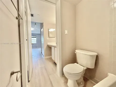 2811 N Oakland Forest Drive Oakland Park FL 33309