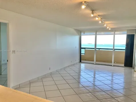 2555 Collins Avenue Miami Beach FL 33140