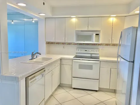 2555 Collins Avenue Miami Beach FL 33140