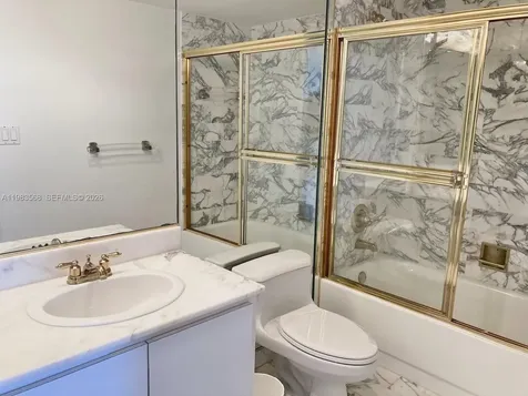 2555 Collins Avenue Miami Beach FL 33140