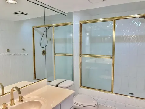 2555 Collins Avenue Miami Beach FL 33140