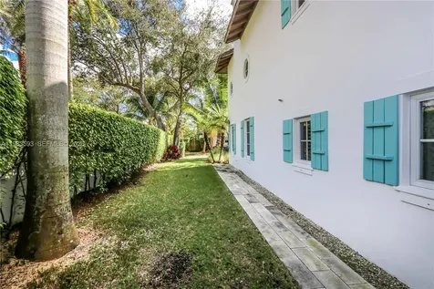 11064 SW 79th Path Miami FL 33156