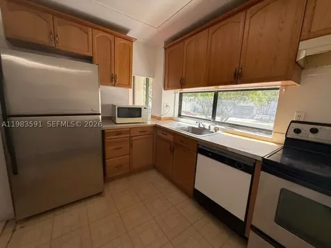 16909 N Bay Road Sunny Isles Beach FL 33160