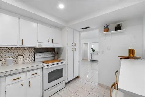6039 Collins Avenue Miami Beach FL 33140