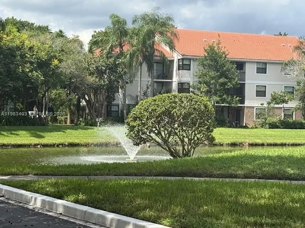 10161 W Sunrise Plantation FL 33322
