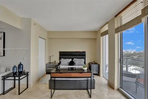 185 SW 7th Street Miami FL 33130