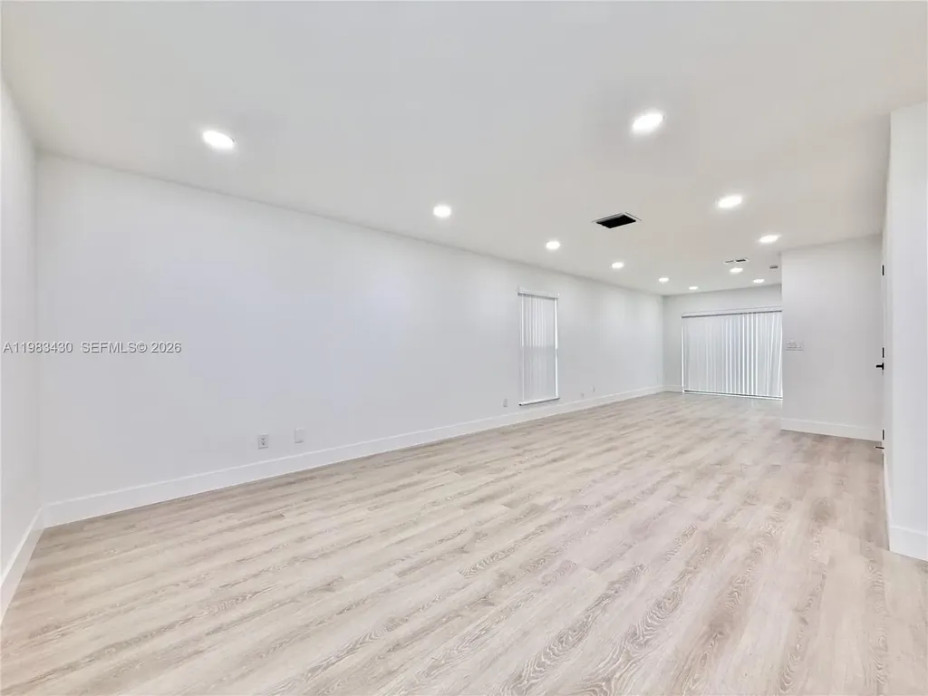 404 Sandtree Drive Palm Beach Gardens FL 33403