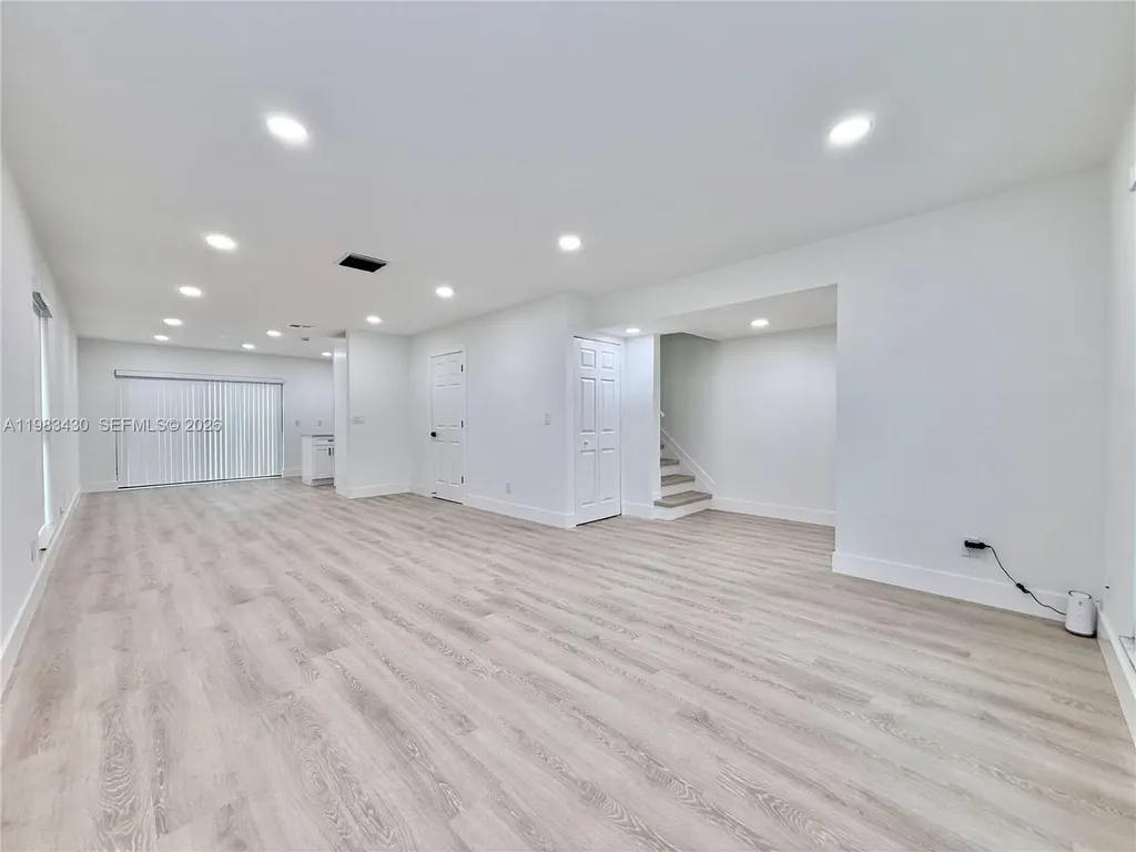 404 Sandtree Drive Palm Beach Gardens FL 33403