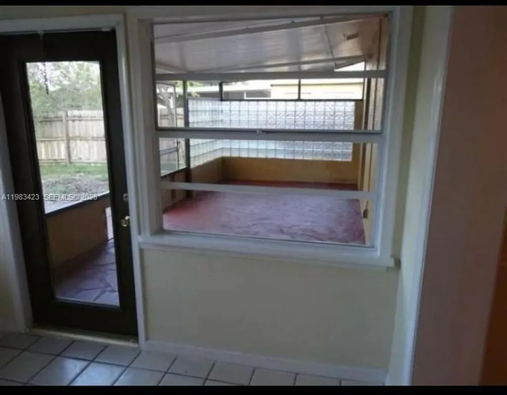 7371 SW 1st Street Margate FL 33068