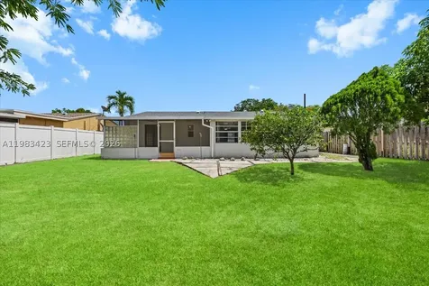 7371 SW 1st Street Margate FL 33068