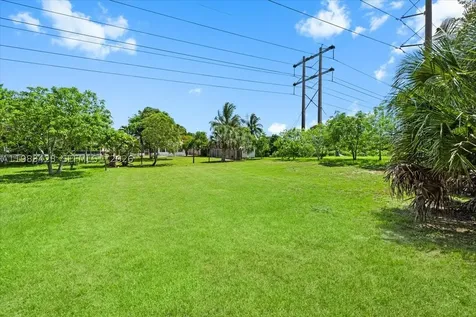7371 SW 1st Street Margate FL 33068