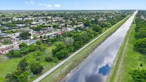 7371 SW 1st Street Margate FL 33068
