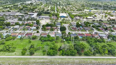 7371 SW 1st Street Margate FL 33068