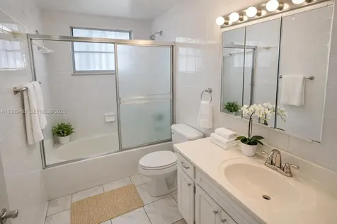 1630 W 46th Street Hialeah FL 33012